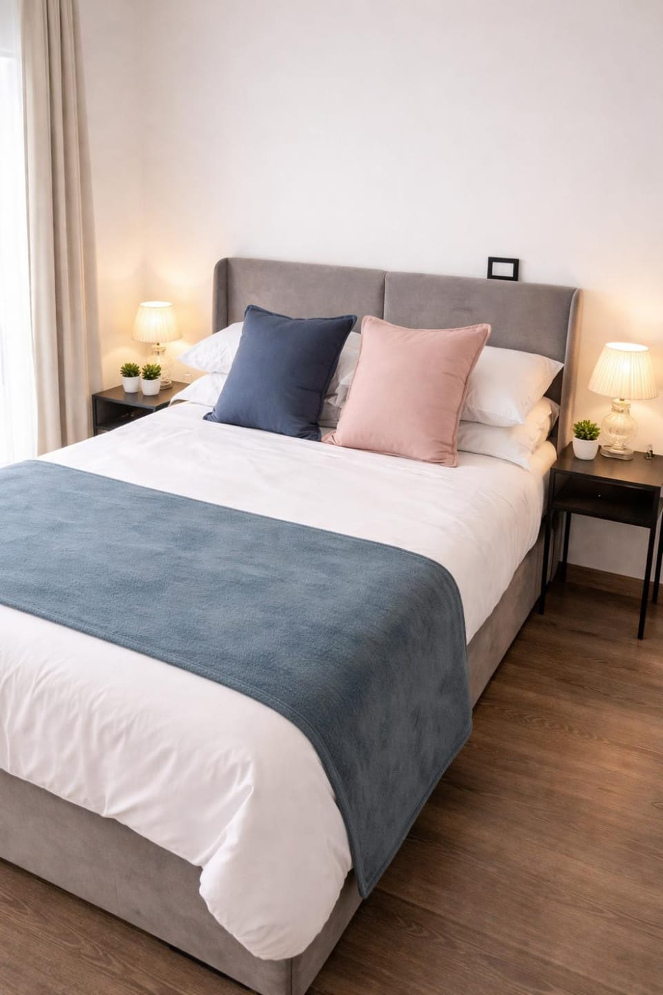 Bed, Photo of the whole room, Bedroom