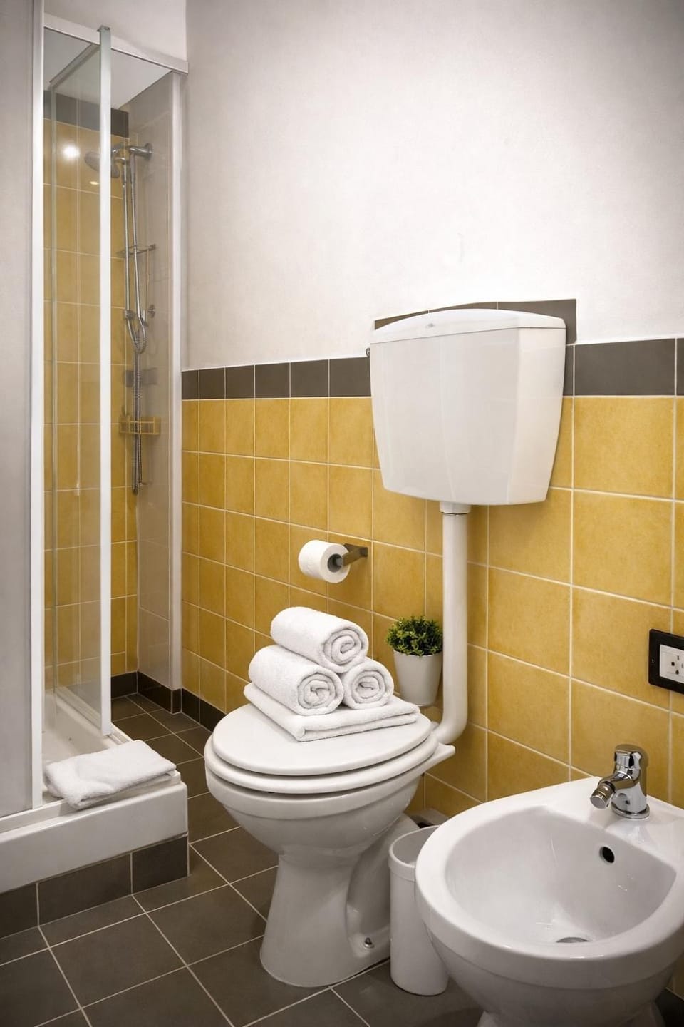 Toilet, Bathroom, bidet, towels