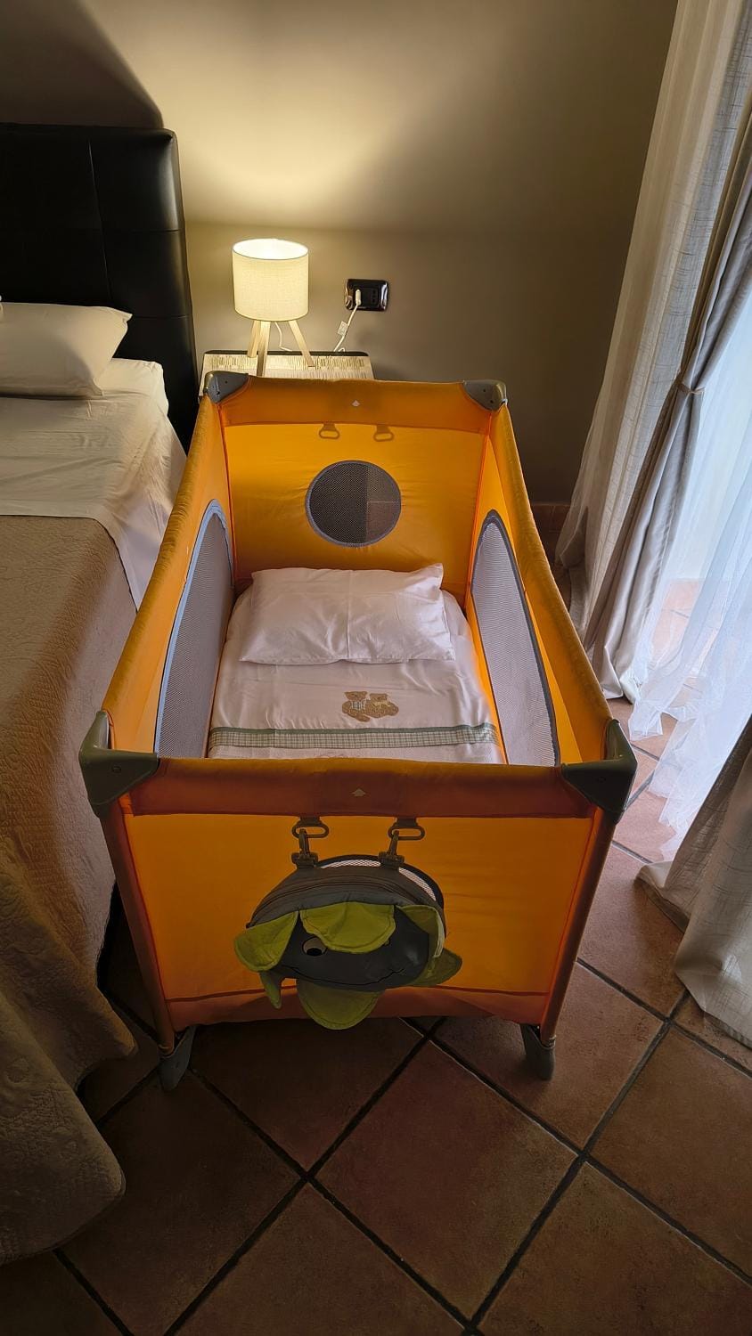 Bedroom, cot