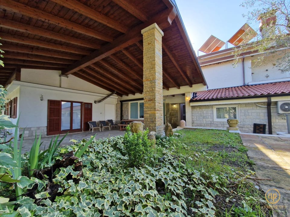 Property building, Garden, Garden view
