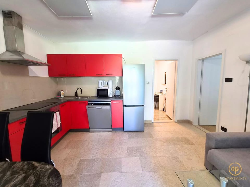 Kitchen or kitchenette, dishwasher, oven, pet friendly, stove