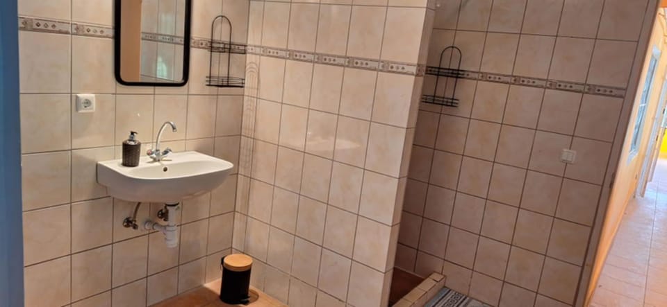 Bathroom, Decorative detail