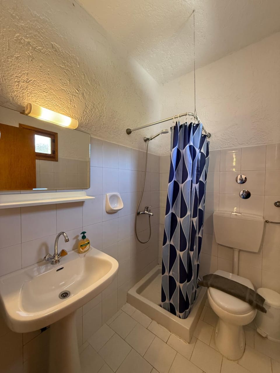 Shower, Toilet, Bathroom, towels