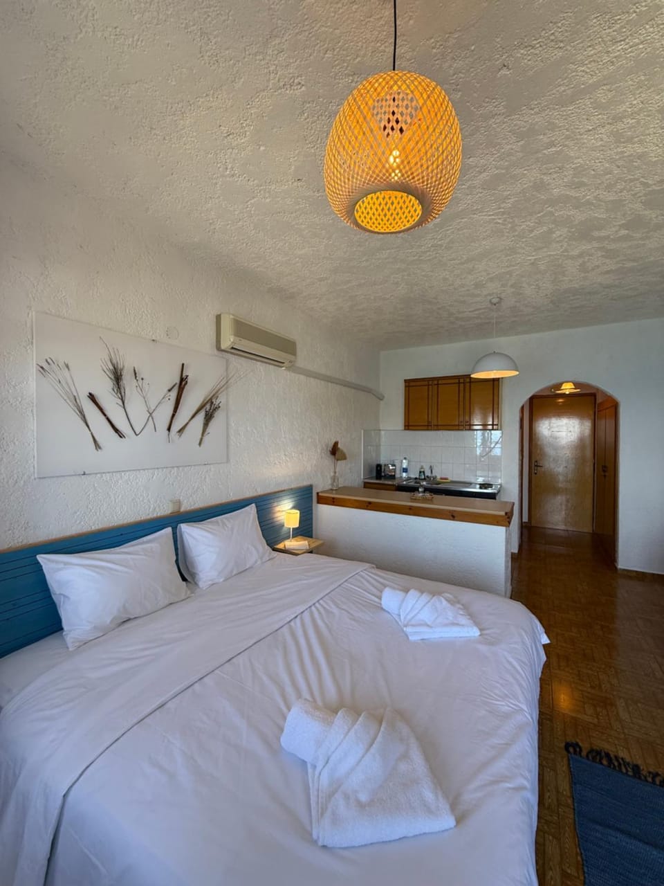 Bed, Photo of the whole room, Bedroom, towels, air conditioner