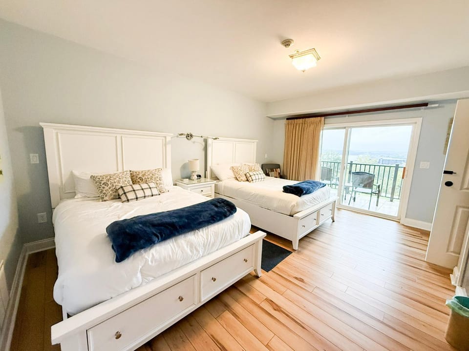 Fairway To Heaven At Four Season 2bed2bath Condo House in Lake of the Ozarks