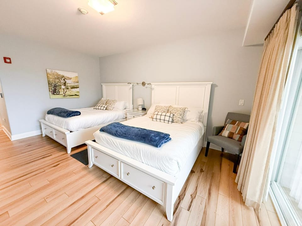 Fairway To Heaven At Four Season 2bed2bath Condo House in Lake of the Ozarks
