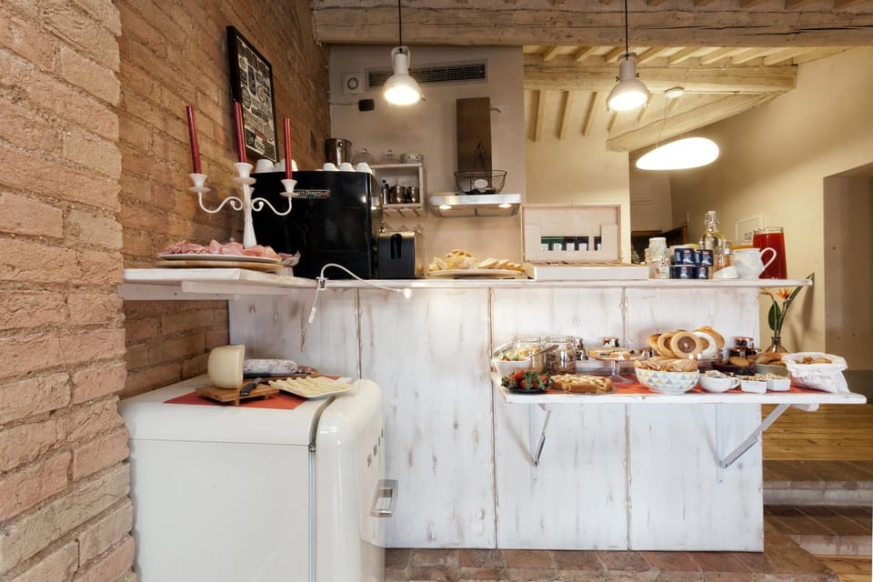 Communal lounge/ TV room, Communal kitchen, Breakfast
