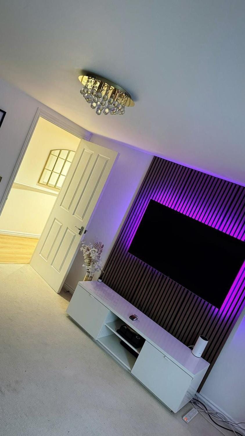 Stylish 2 bedroom apartment with parking Apartment in Grays