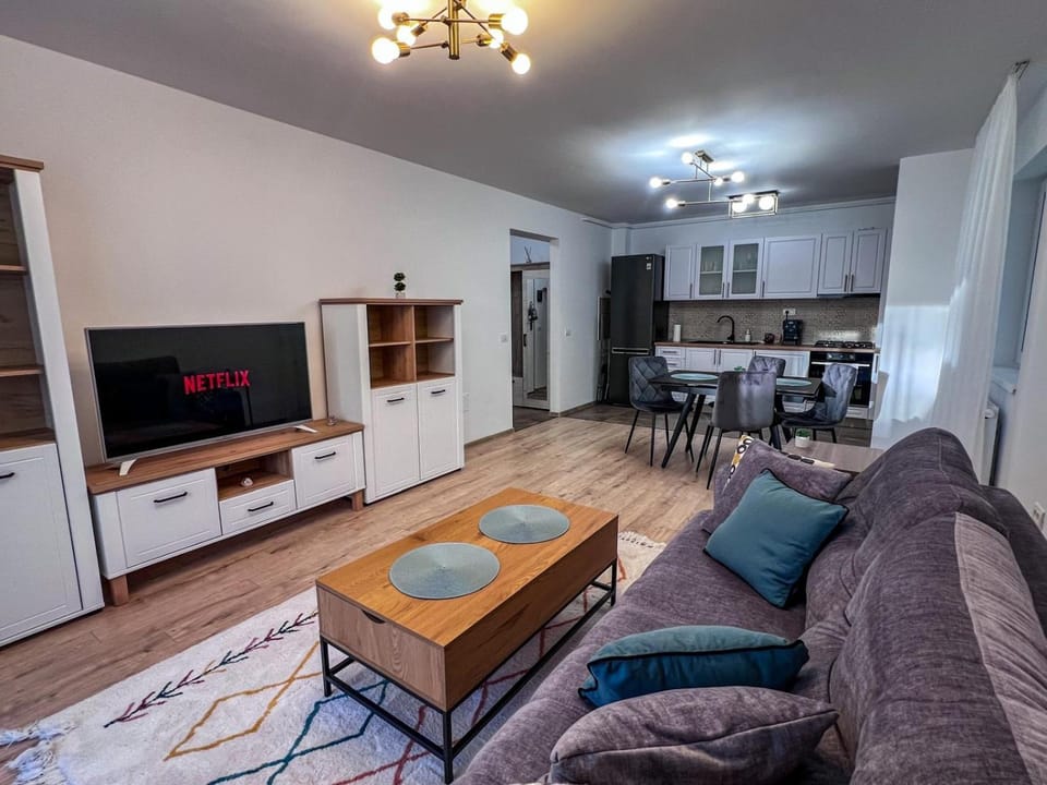 Communal lounge/ TV room, TV and multimedia, Living room, Seating area, Evening entertainment