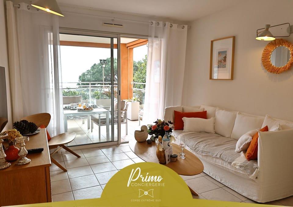 Patio, View (from property/room), Balcony/Terrace, Living room, Seating area, Dining area