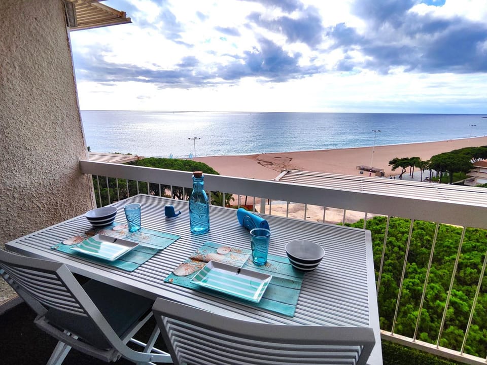 Day, Natural landscape, View (from property/room), Balcony/Terrace, Dining area, Beach, Sea view