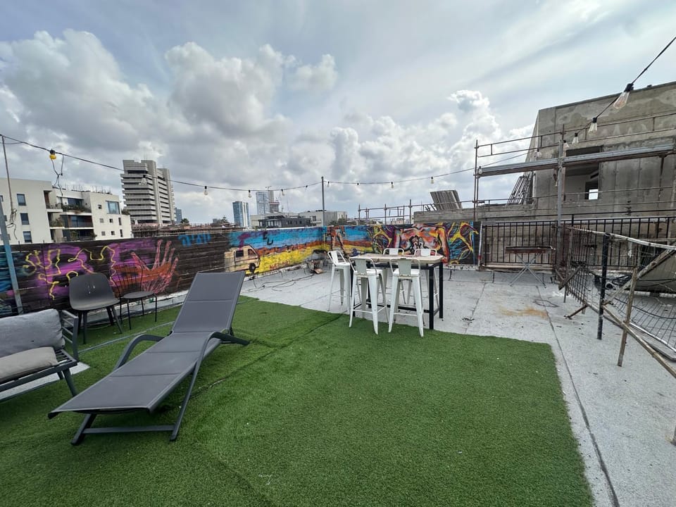 Rooftop Vibes in Leviton Tel Aviv Apartment in Tel Aviv-Yafo