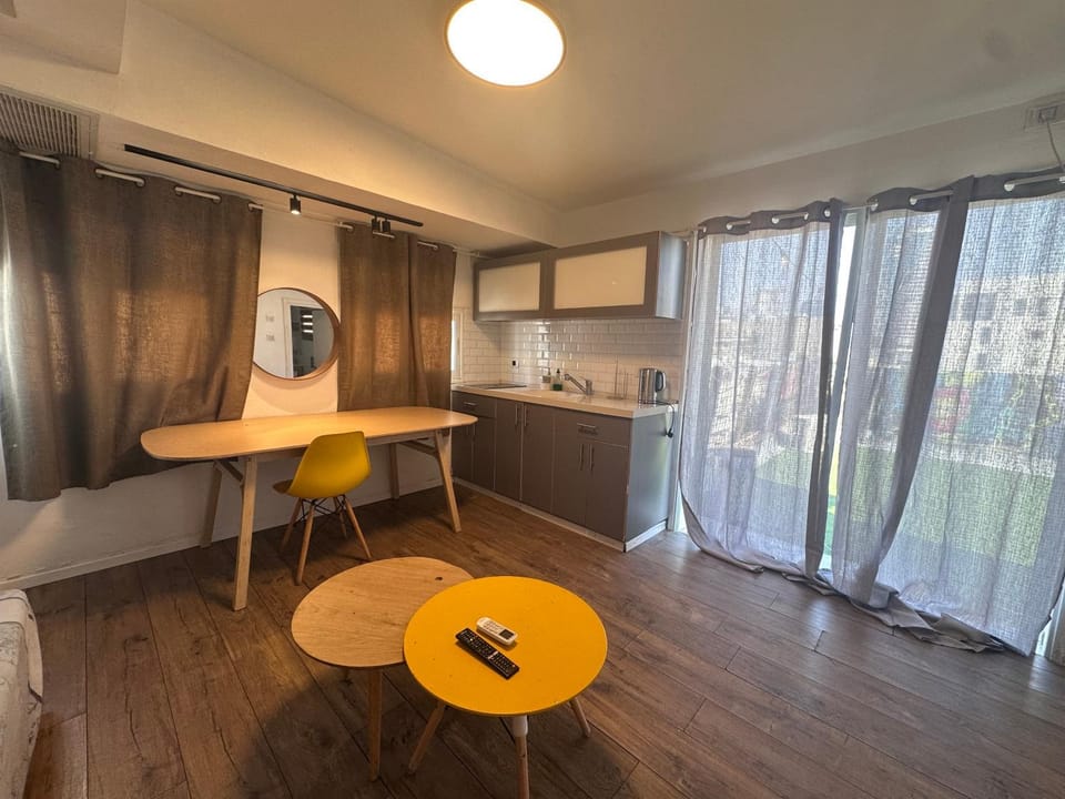Rooftop Vibes in Leviton Tel Aviv Apartment in Tel Aviv-Yafo