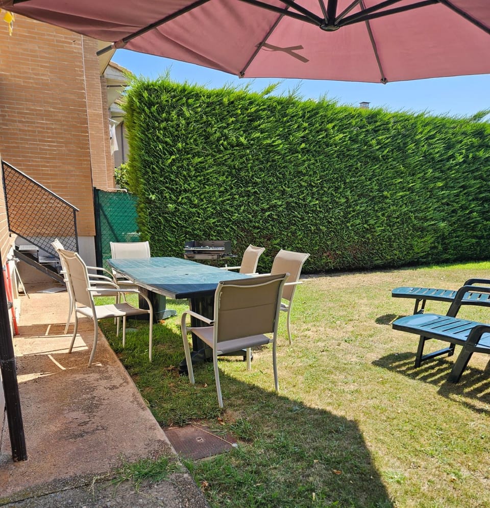 Day, Garden, Dining area, Garden view, sunbed