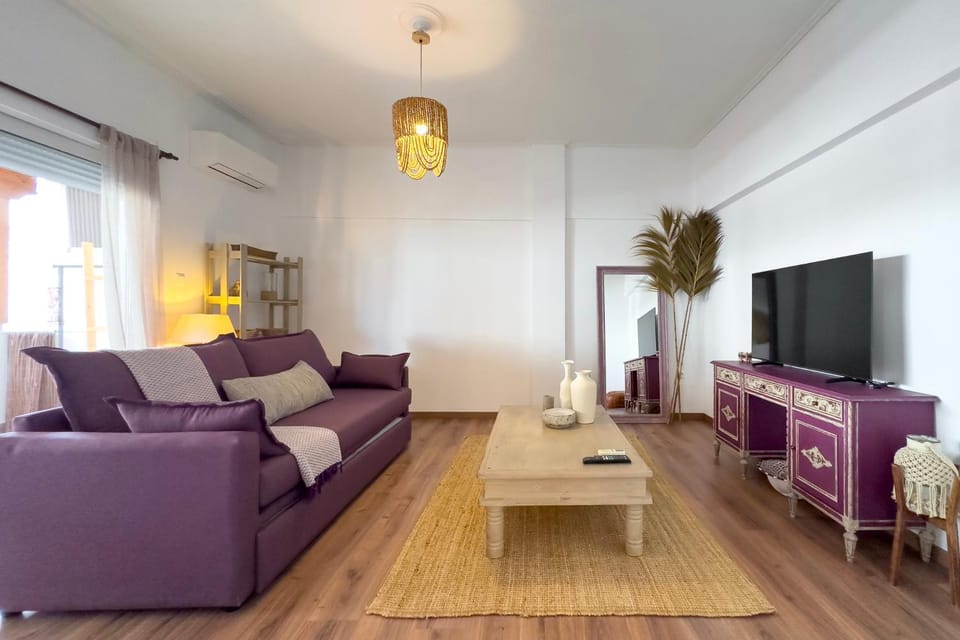 Communal lounge/ TV room, TV and multimedia, Living room, Seating area, Evening entertainment
