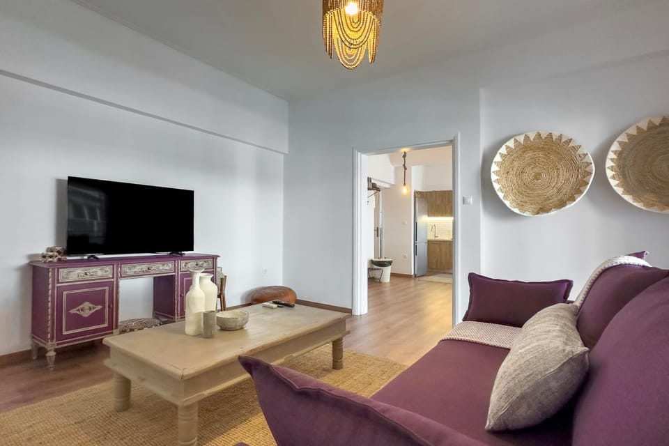 Communal lounge/ TV room, TV and multimedia, Living room, Seating area, Evening entertainment