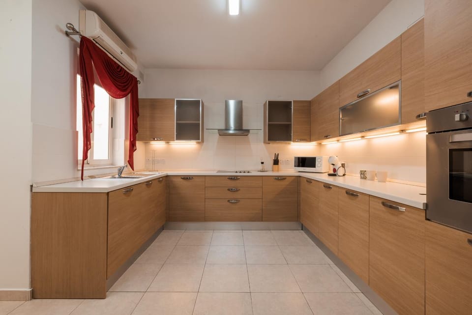 Larger than usual 3BD Apartment Apartment in Sliema