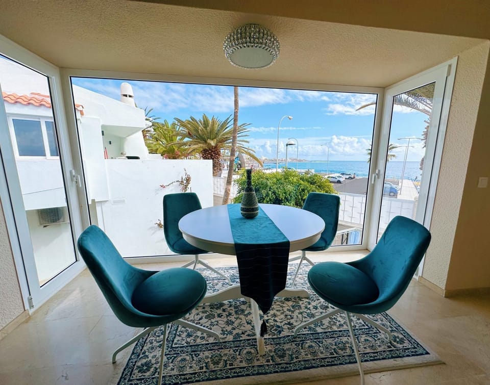 Living room, Dining area, Sea view