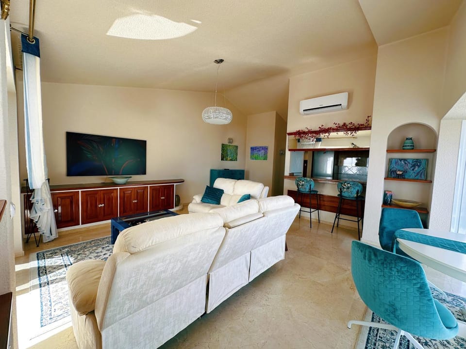 Living room, Seating area, air conditioner
