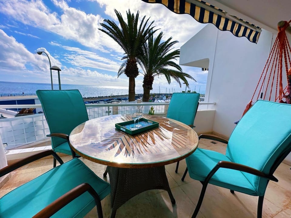 View (from property/room), Balcony/Terrace, Dining area, Sea view