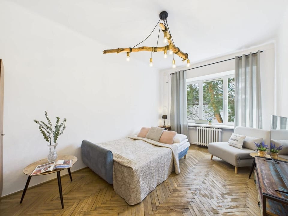 Bed, Seating area
