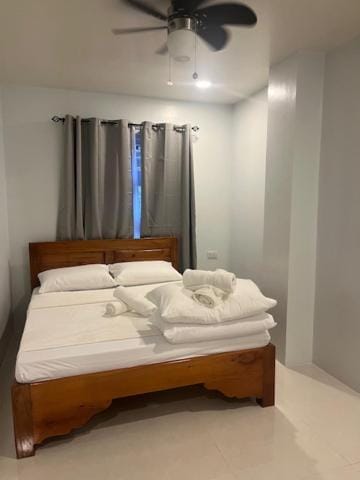 Bedroom, towels