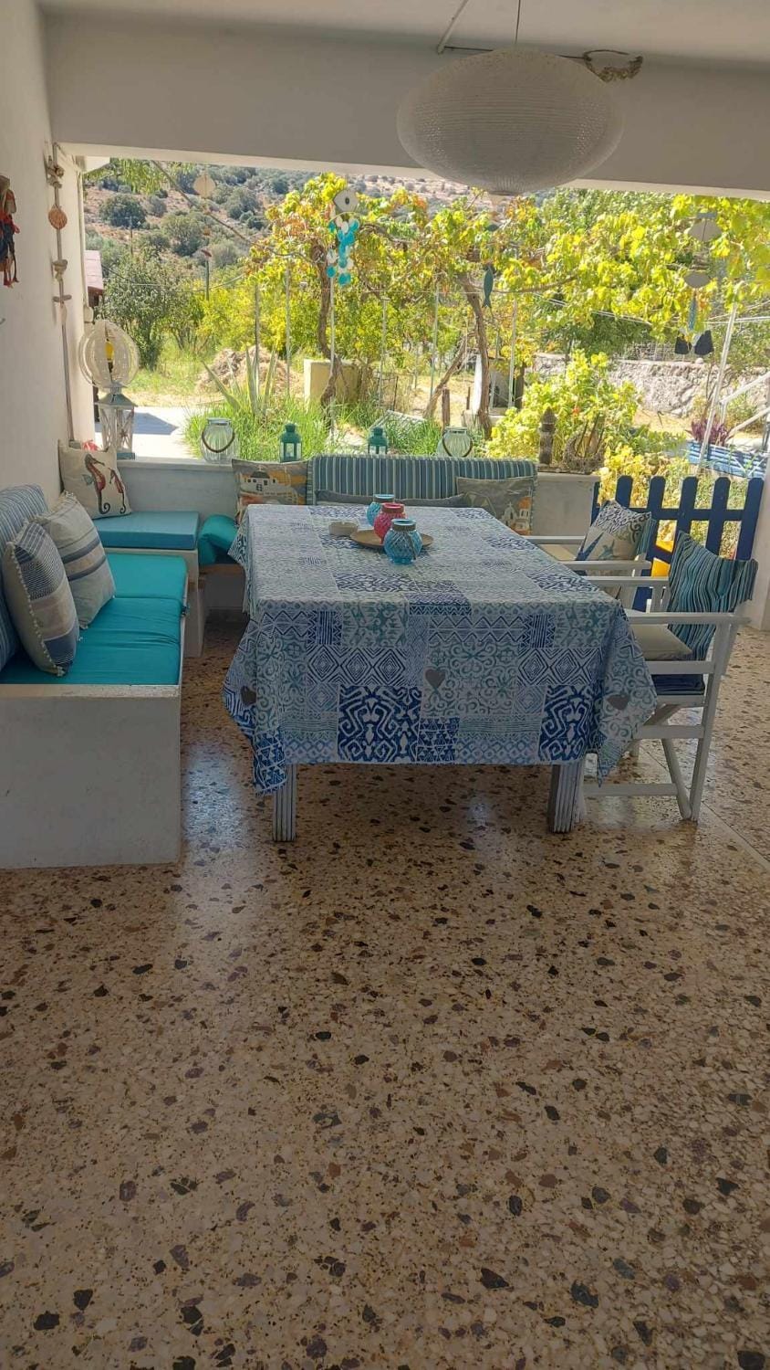 Seating area, Dining area, Inner courtyard view