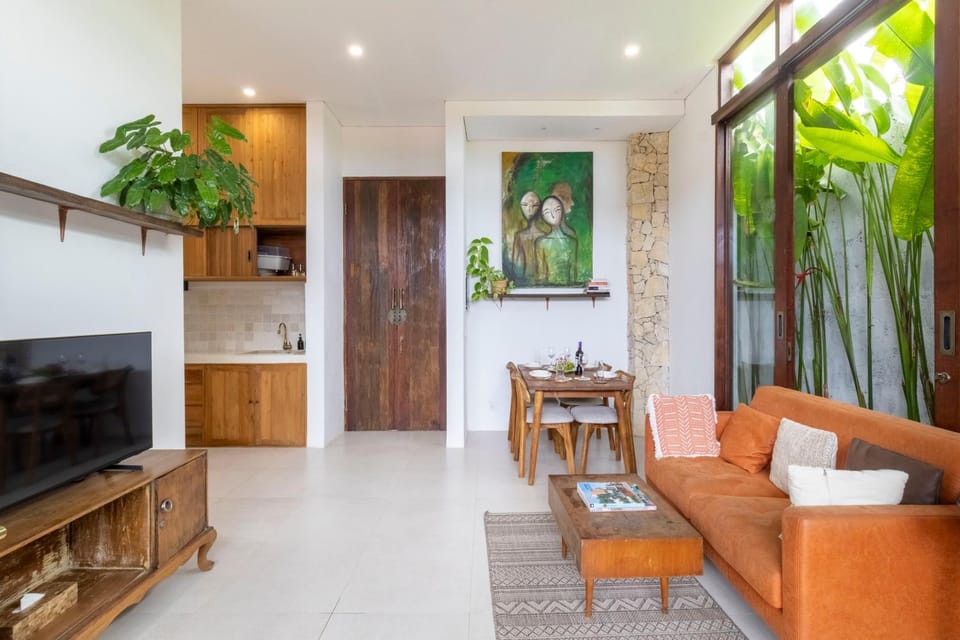 Property building, Living room, Dining area, Breakfast