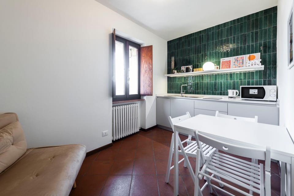 Kitchen or kitchenette, Dining area, stove
