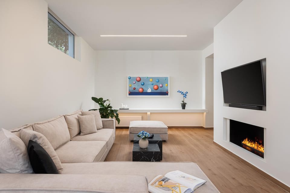 TV and multimedia, Living room, Seating area, Evening entertainment