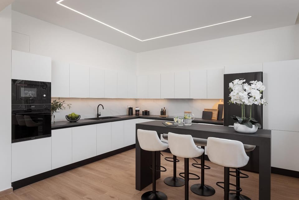 Kitchen or kitchenette, Dining area, stove