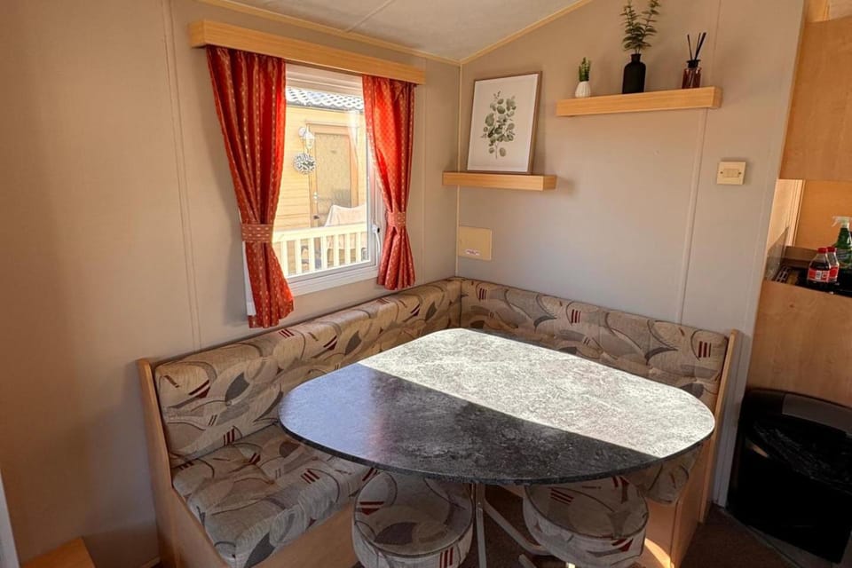 3 Bed Caravan - Side gated decking WiFi Pets Chalet in Towyn