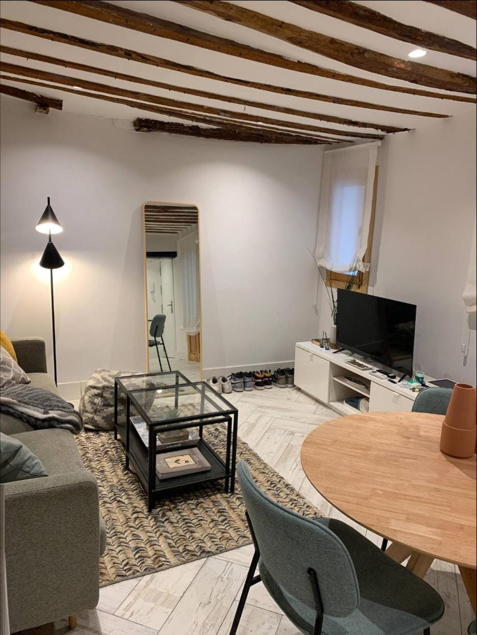 Modern & cozy 1 bedroom apartment in Malasaña Apartment in Centro