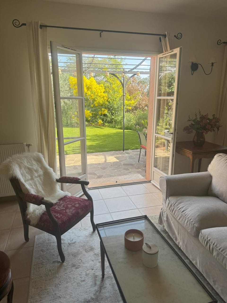 Living room, Garden view