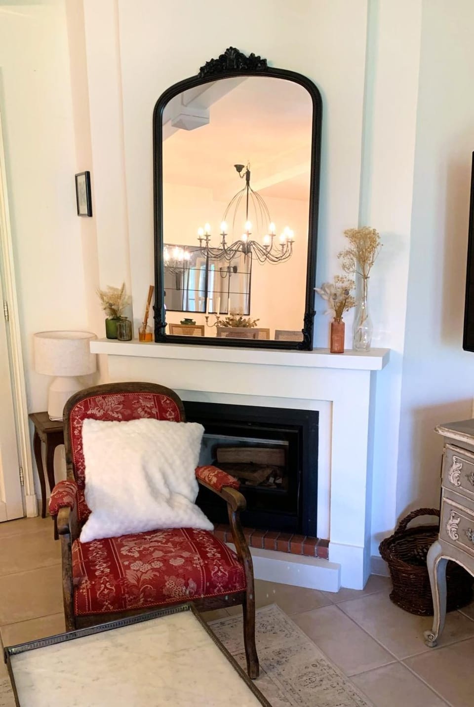 Living room, Seating area, fireplace