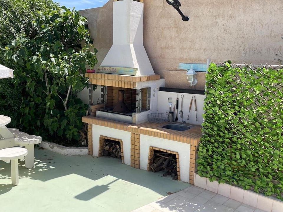 Patio, Day, BBQ facilities