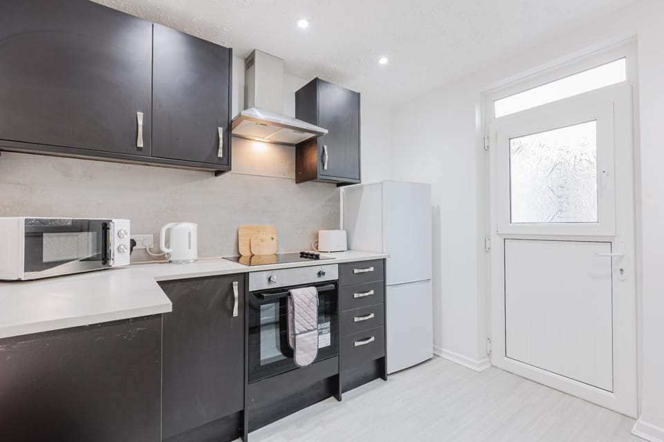 Kitchen or kitchenette, oven