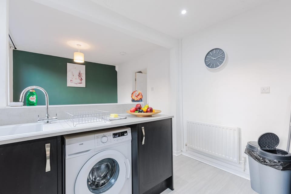 Kitchen or kitchenette, washing machine