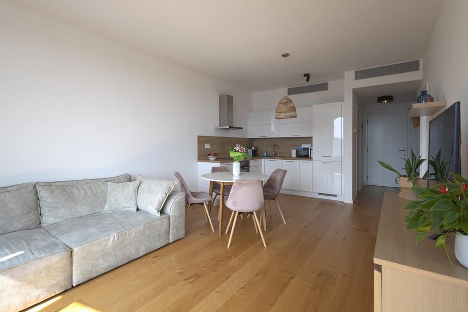 Kitchen or kitchenette, Living room, Seating area