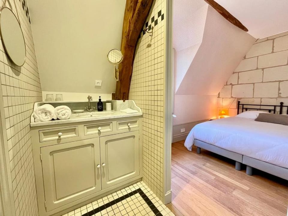 Joli 2 pièces - Dépendance - Vue Loire Apartment in Gennes-Val-de-Loire