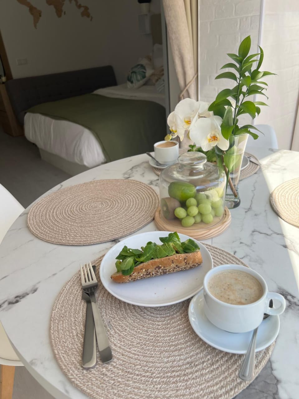 Coffee/tea facilities, Food and drinks, Dining area