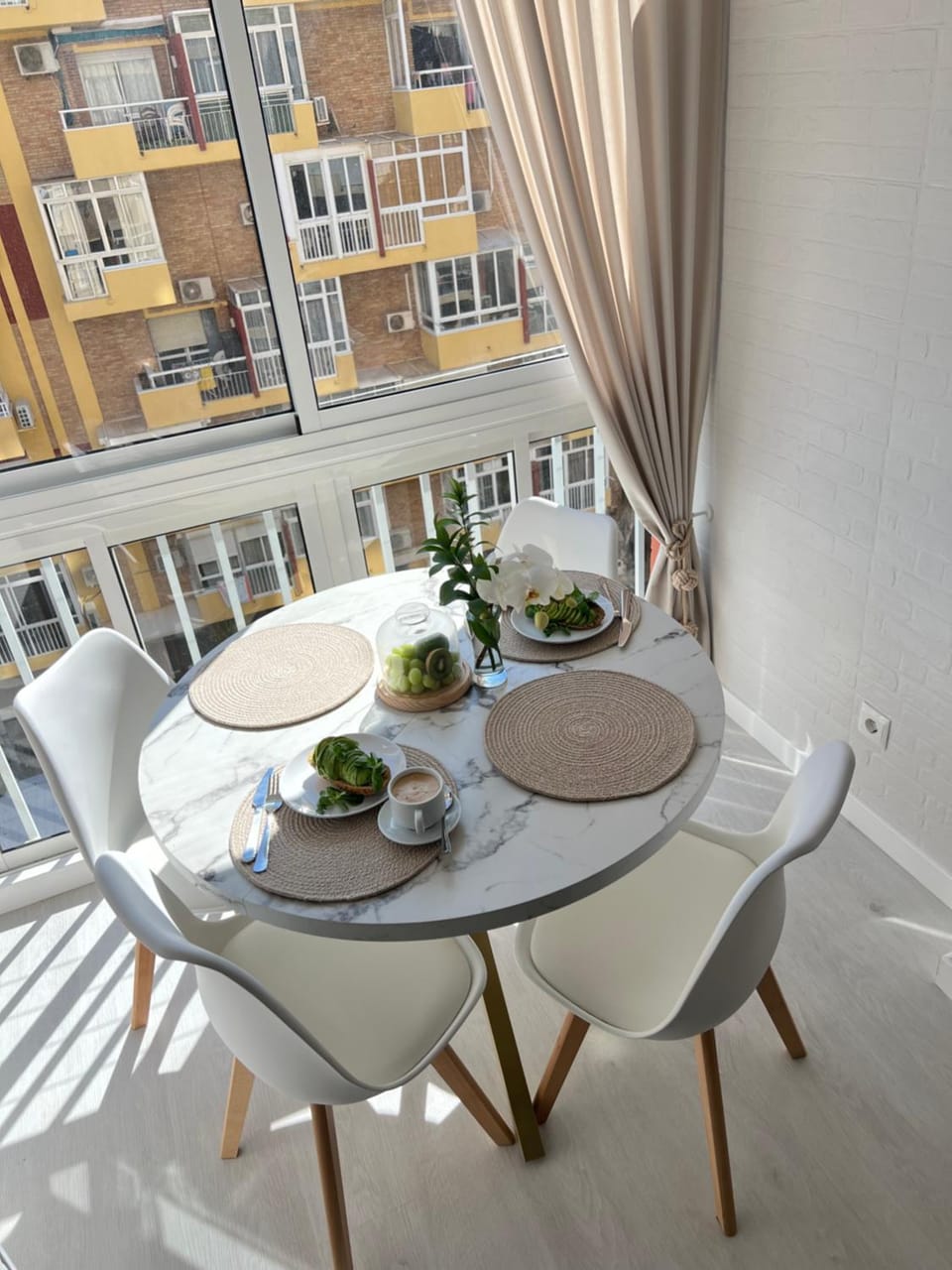 Day, View (from property/room), Balcony/Terrace, Dining area, Food