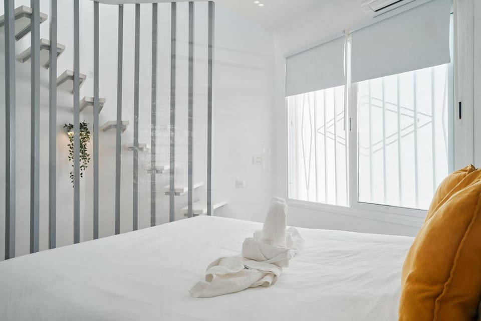 Bed, towels