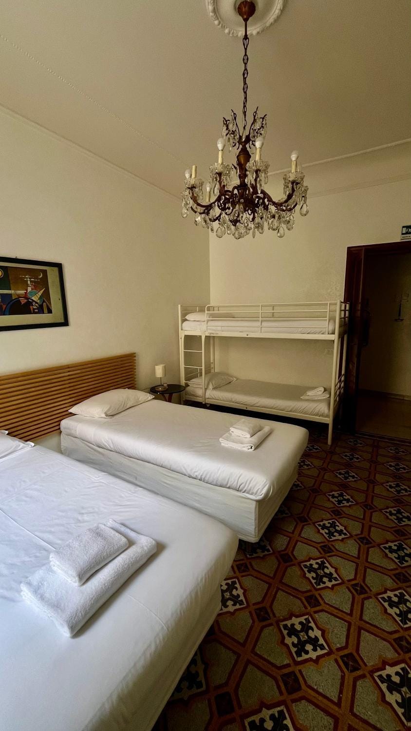Bedroom, bunk bed, air conditioner