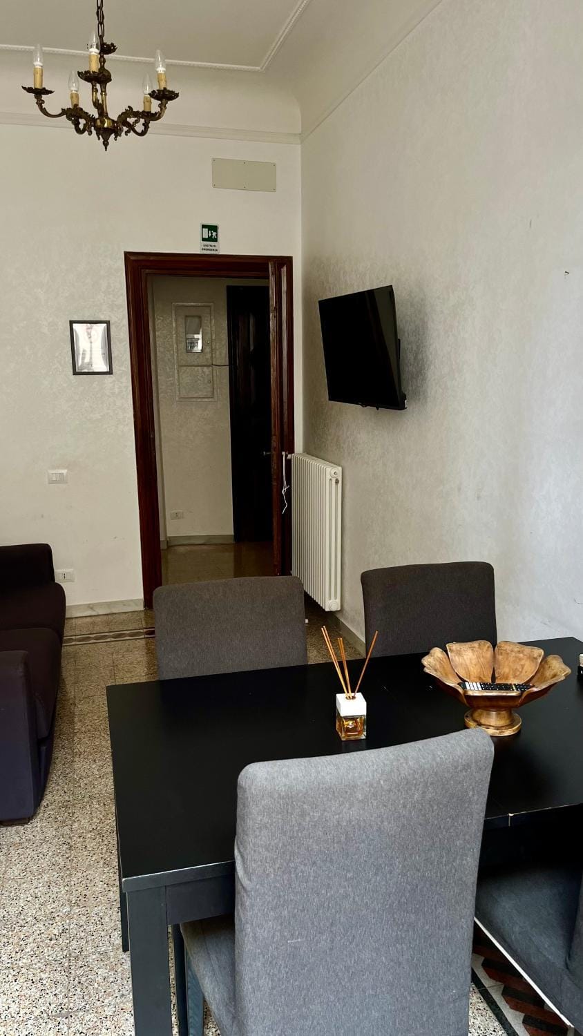 Communal lounge/ TV room, Bed, TV and multimedia, Seating area, Dining area