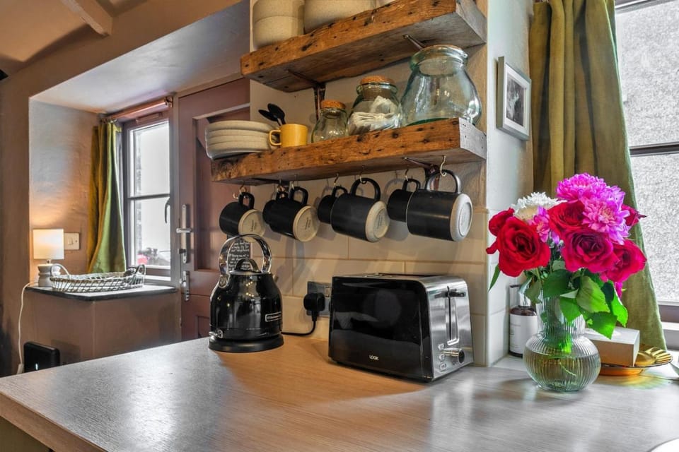 Kitchen or kitchenette, Dining area, toaster