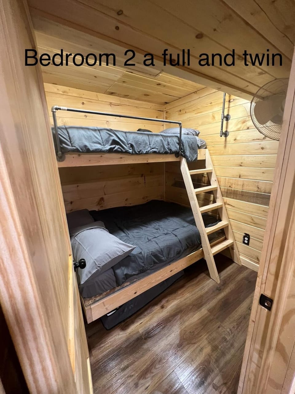 Cabin in the treetops! Cabin in Ohio