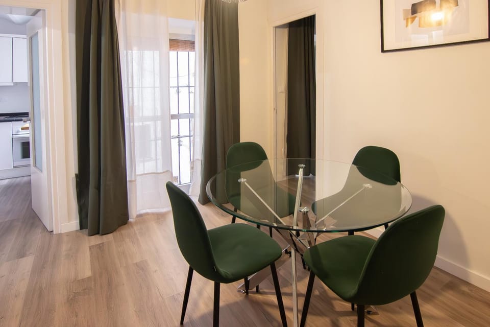 Seating area, Dining area