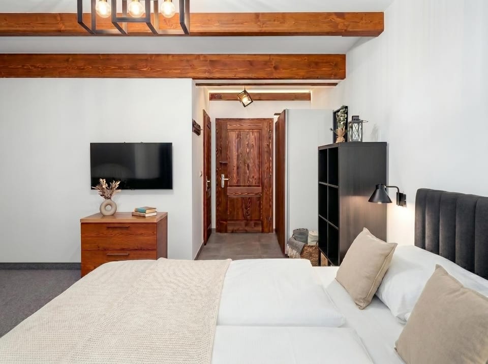Communal lounge/ TV room, Bed, TV and multimedia, Photo of the whole room, Evening entertainment, Bedroom