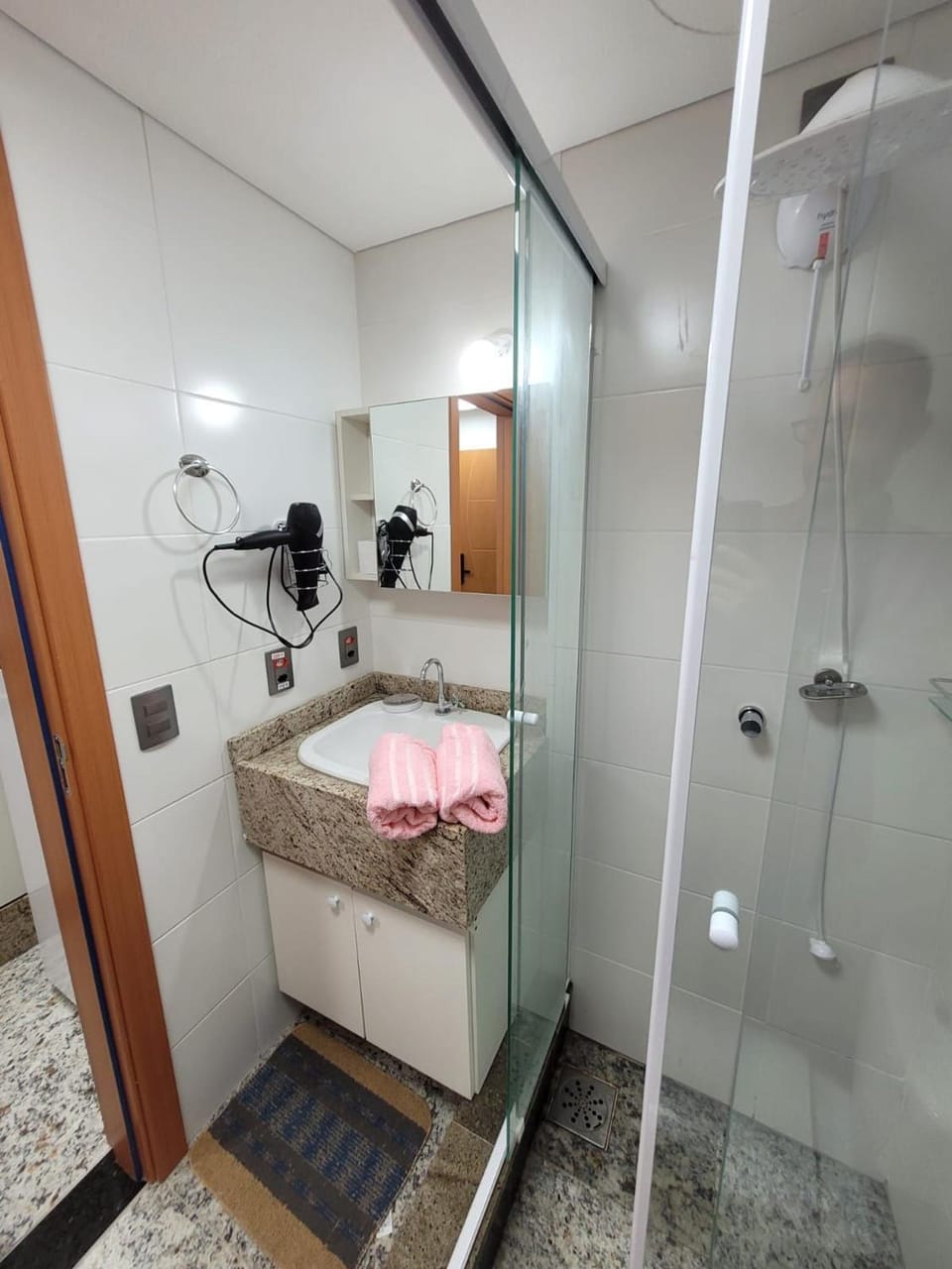 Shower, Toilet